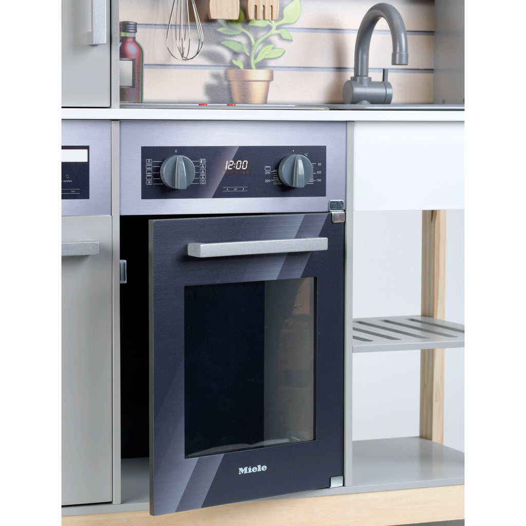"Family" Wooden Kitchen