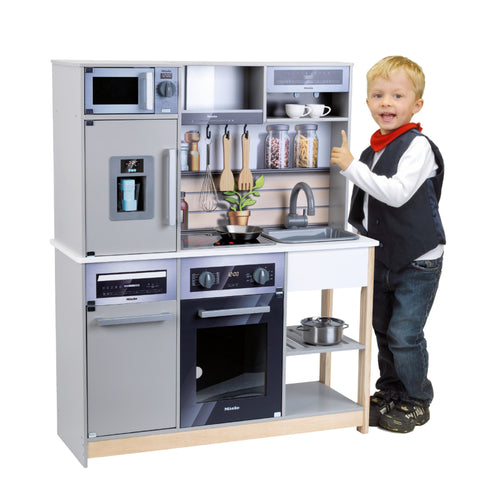 "Family" Wooden Kitchen